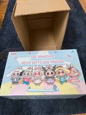 Hello Kitty & Friends set of 6 blind boxes